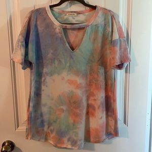 Keyhole tie dye top